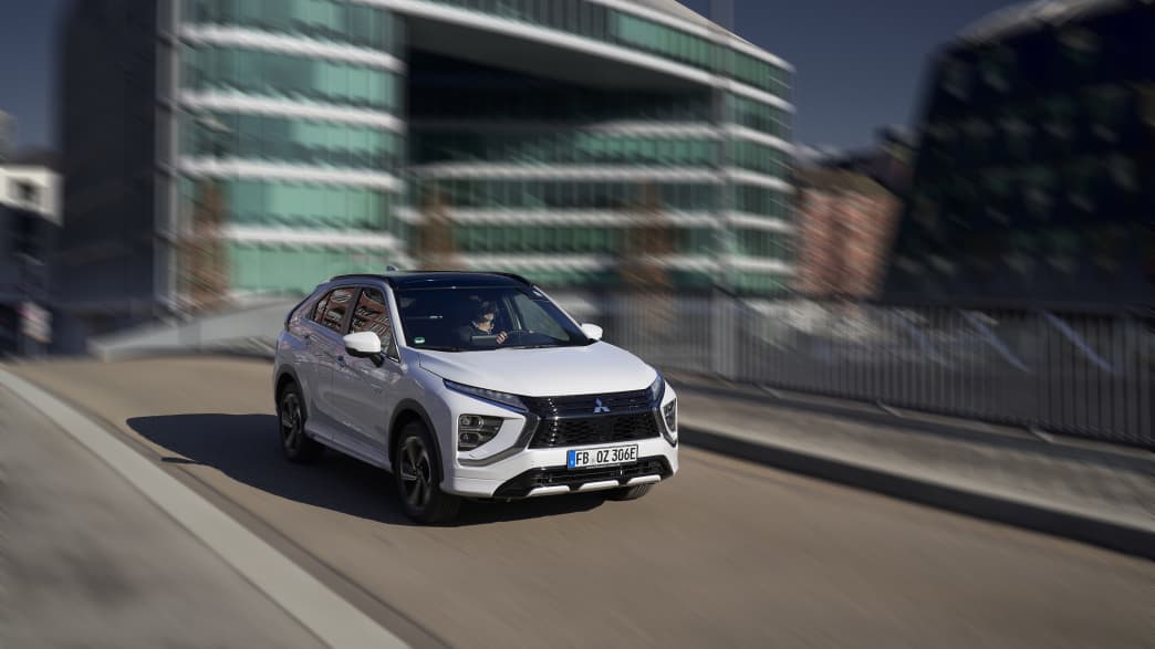 Der Plug in Hybrid von Mitsubishi Eclipse Cross in Fahrt