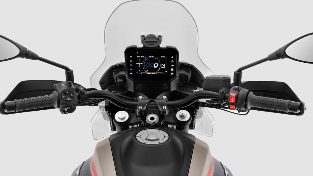 Detailaufnahme des Displays der Moto Guzzi V85 TT
