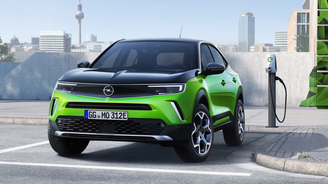 Opel Mokka an der Ladesäule