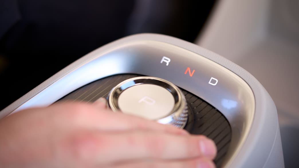 Die Bedienung der Gangautomatik des Ora Funky Cat Elektro Autos