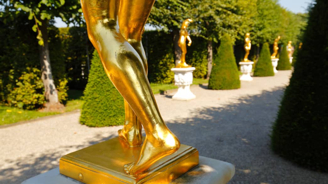 goldene Statuen in den Herrenhäuser Gärten