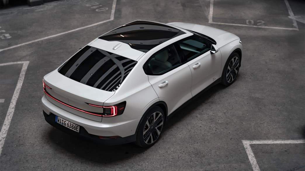 Aufnahme von oben des Polestar 2