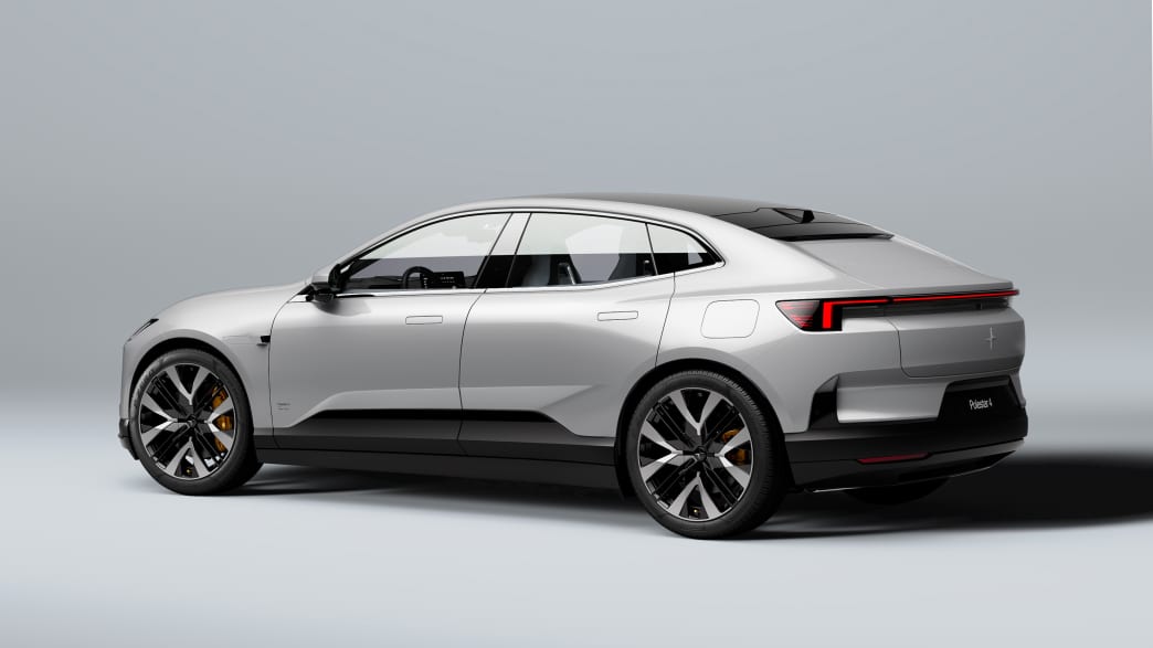 Der neue Polestar 4 seitlich stehend fotografiert