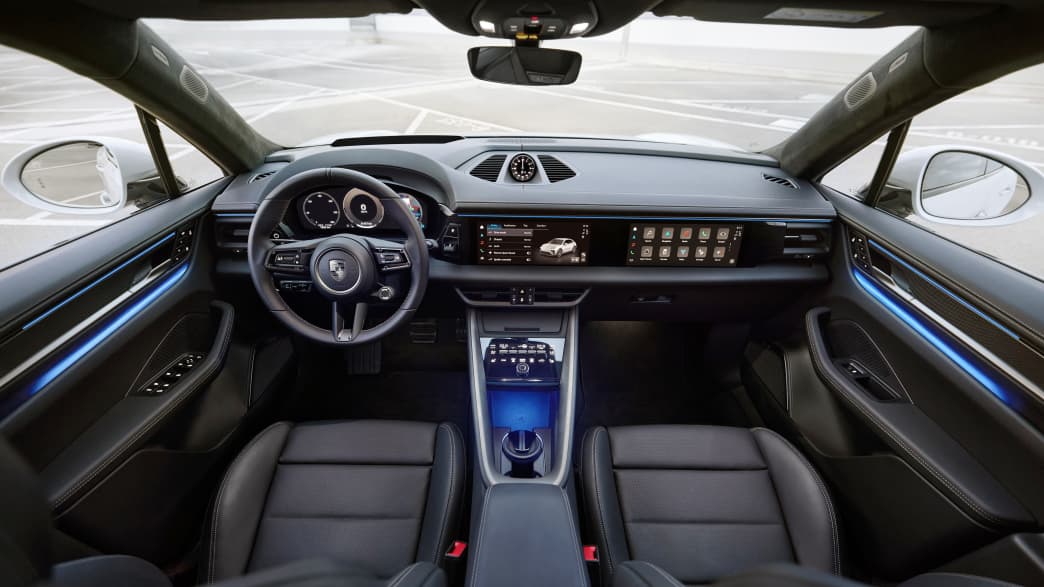 Der sitzbereich Porsche Macan E mit Cockpit und Lenkrad