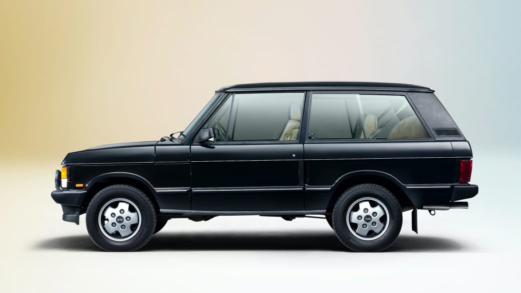 Seitenansicht eines stehenden Range Rover der Generation