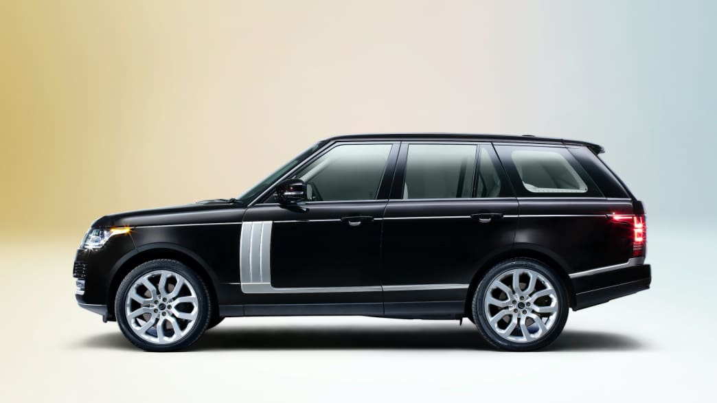Seitenansicht eines stehenden Range Rover der Fourth Generation