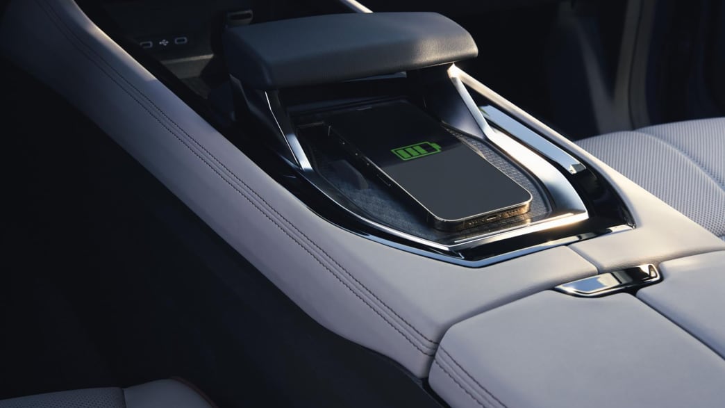 Detailaufname der Smartphone Ladestation im Renault Espace