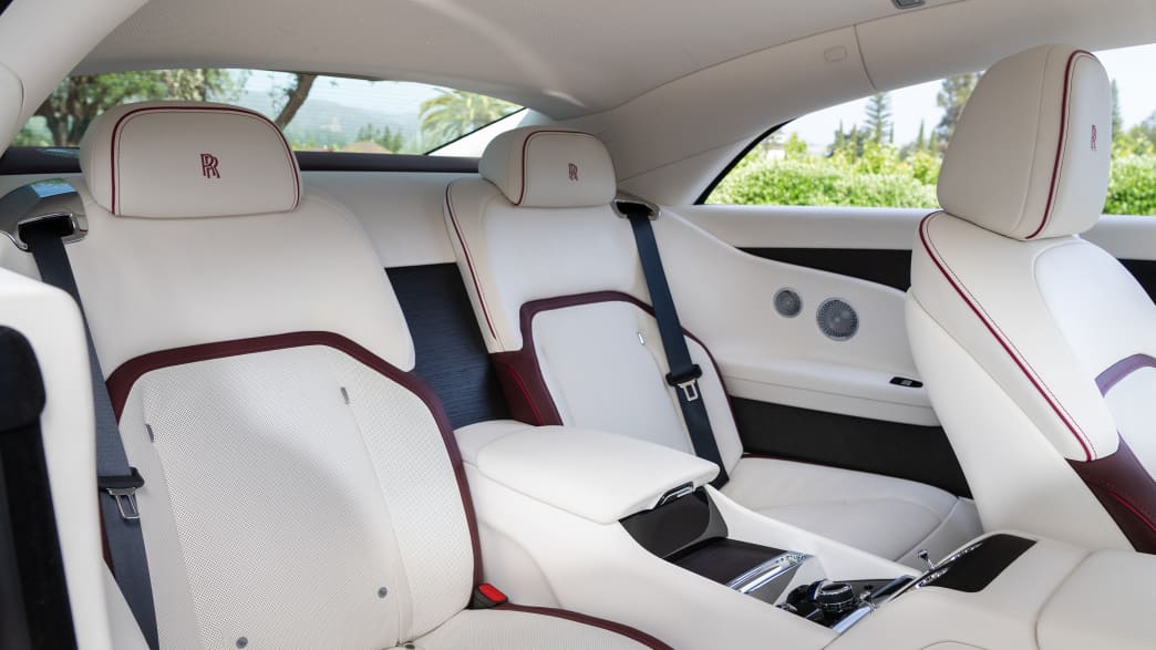 Detail der Rücksitzbank des Rolls Royce Spectre