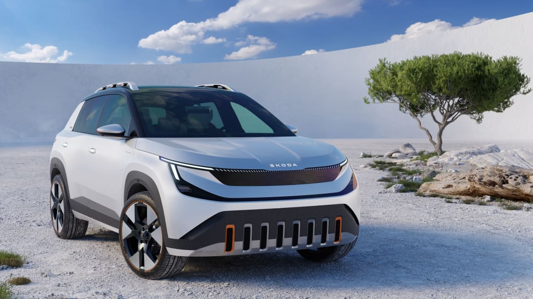 Front und Seitenansicht eines stehenden Skoda Epiq
