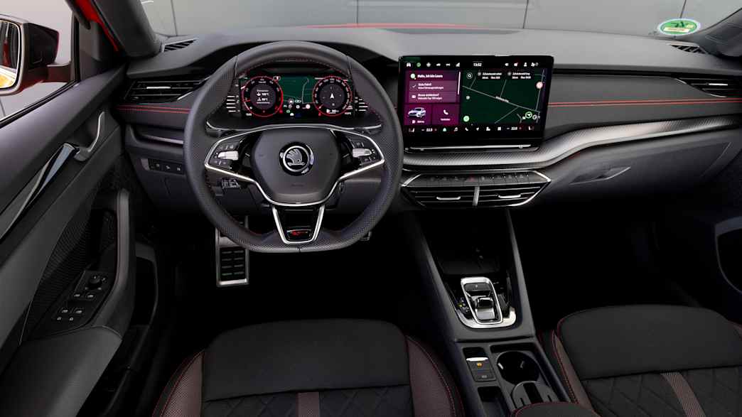 Das Cockpit mit Lenkrad des Skoda Octavia RS