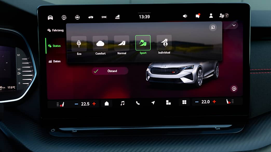 Das Display des Boardcomputers des Skoda Octavia RS