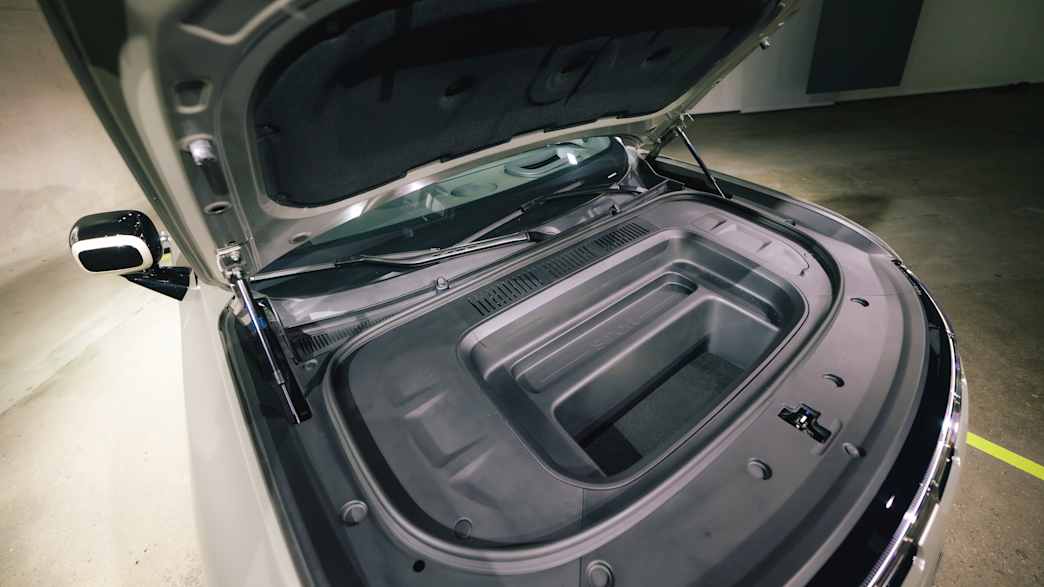 Blick unter die Motorhaube des #5 Smart