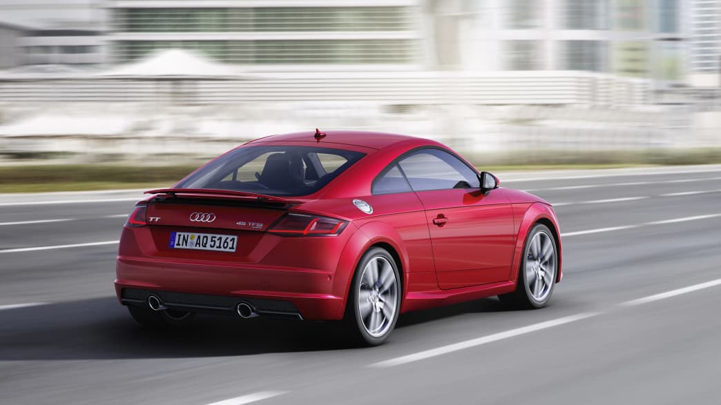 Adui TT Coupé fahrend schräge Seitenansicht