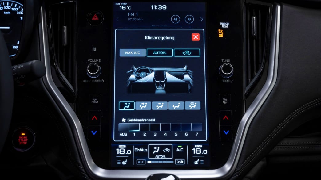 Das Cockpit eines Subaru Outback 2.5i
