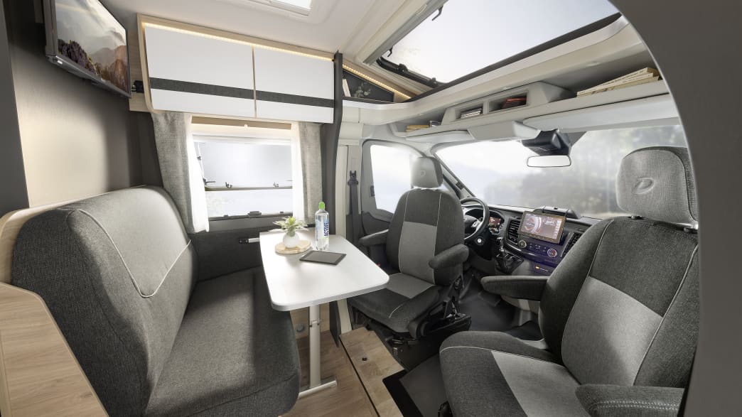 Der Sitzbereich des Wohnmobils von Dethleffs