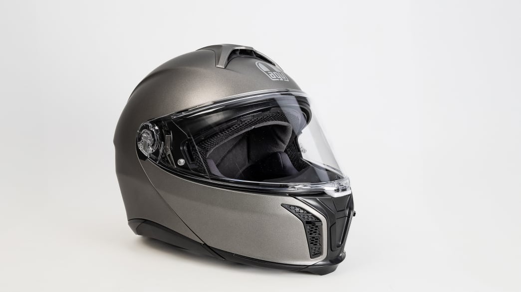 Der Klapphelm AGV im Helmtest