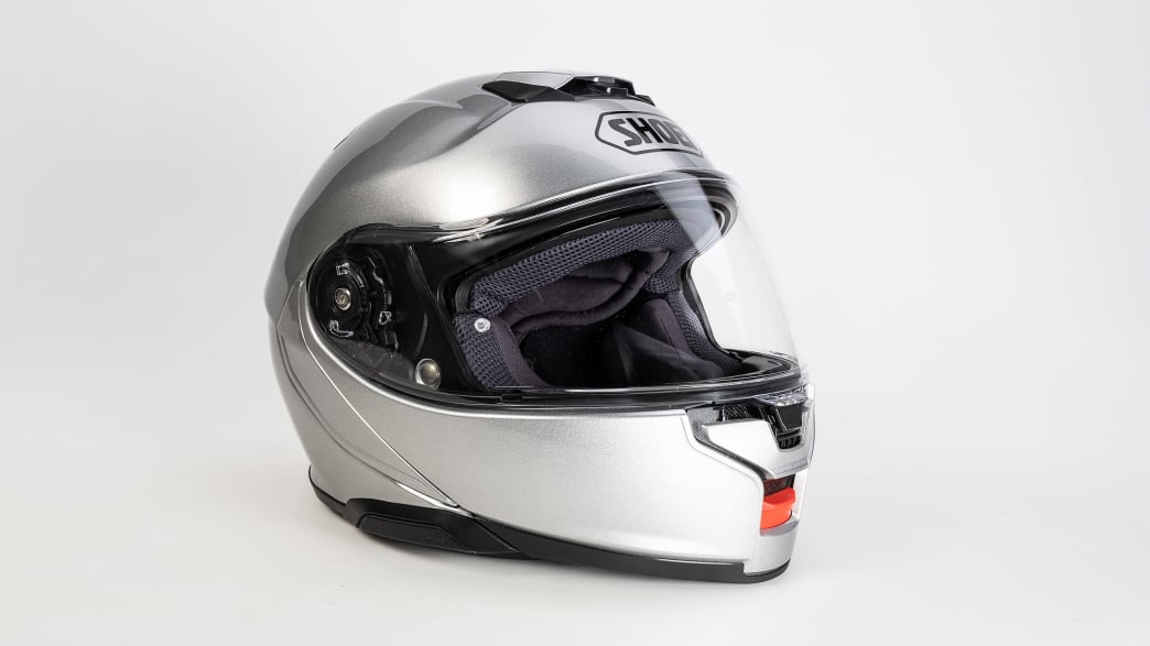 Der Klapphelm Shoei im Helmtest