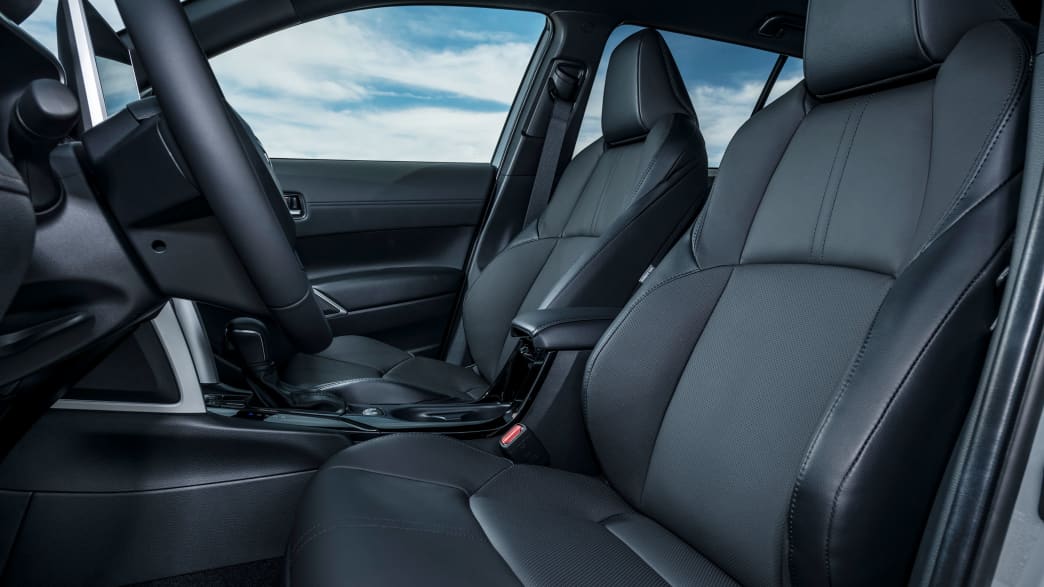 Die Vordersitze des Toyota Corolla Cross