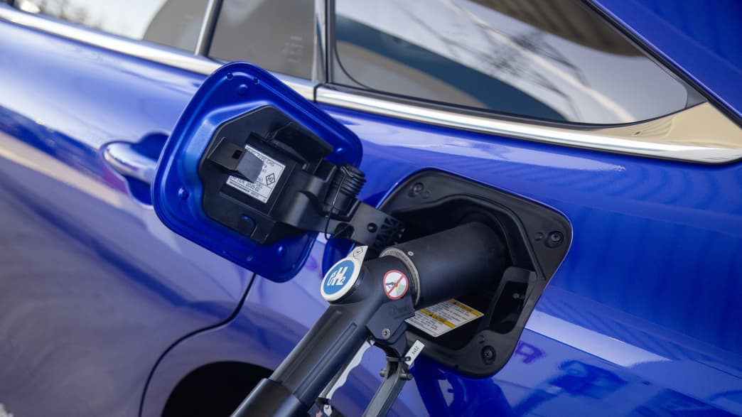Die Tankklappe des Wasserstoffautos Toyota Mirai