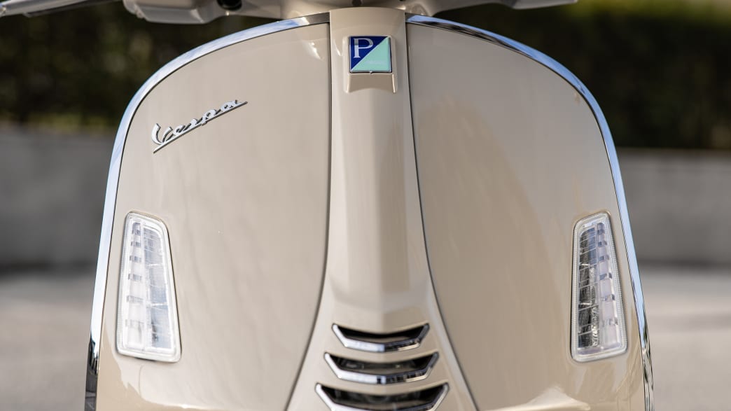 Frontdetail der Vespa GTS 300