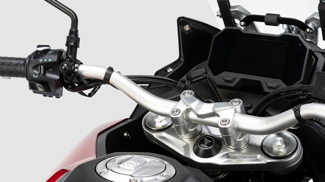Lenker und Display der Voge 650 DSX
