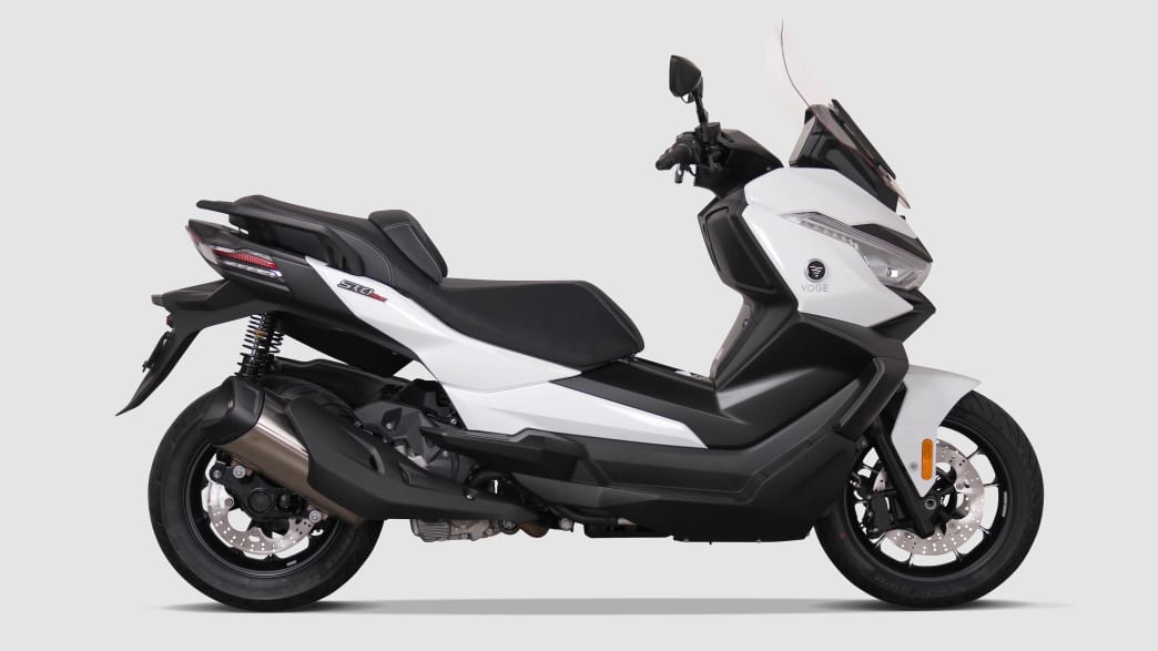 Seitenansicht einer stehenden Voge SR4 MAX 350 Luxury