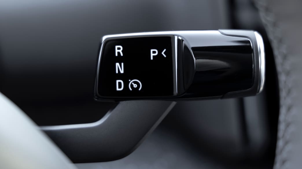 Bedienhebel der Automatik-Gangschaltung im SUV Volvo EX 30