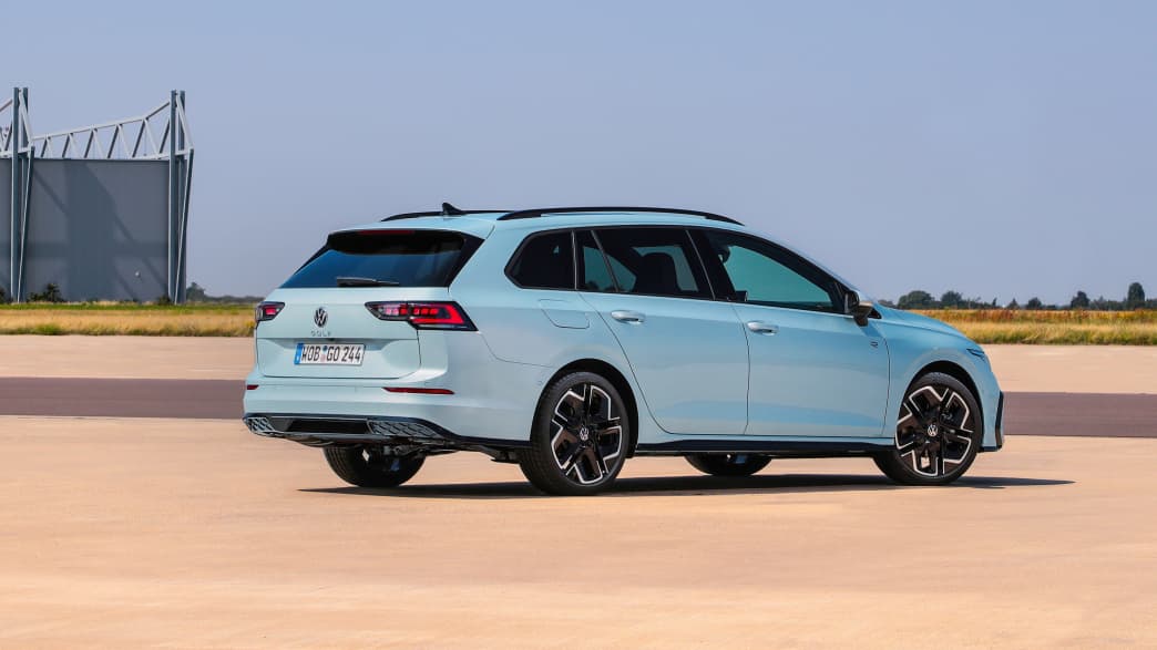 Heckansicht eines VW Golf Variant nach Facelift