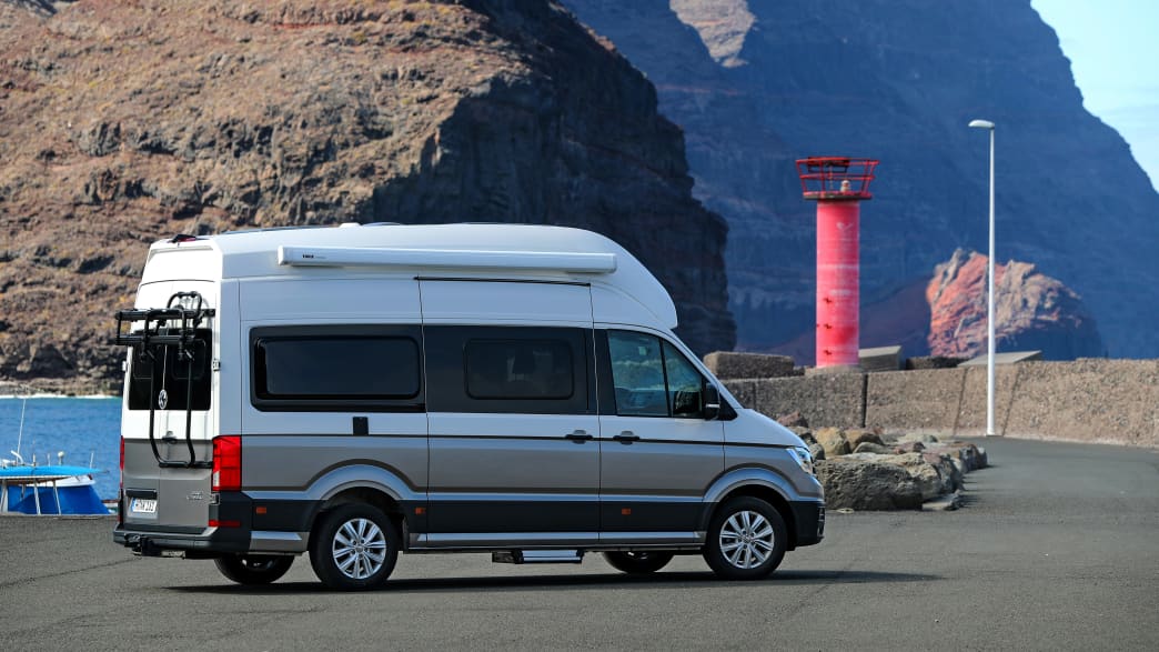 VW Gran California steht auf einem Parkplatz