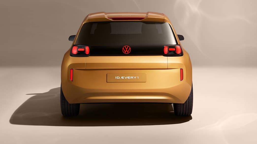Heckansicht eines stehenden VW ID Every 1