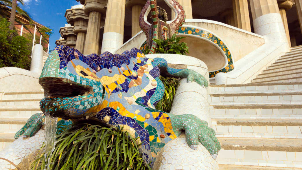 Eine Skulptur im Park Guell in Barcelona