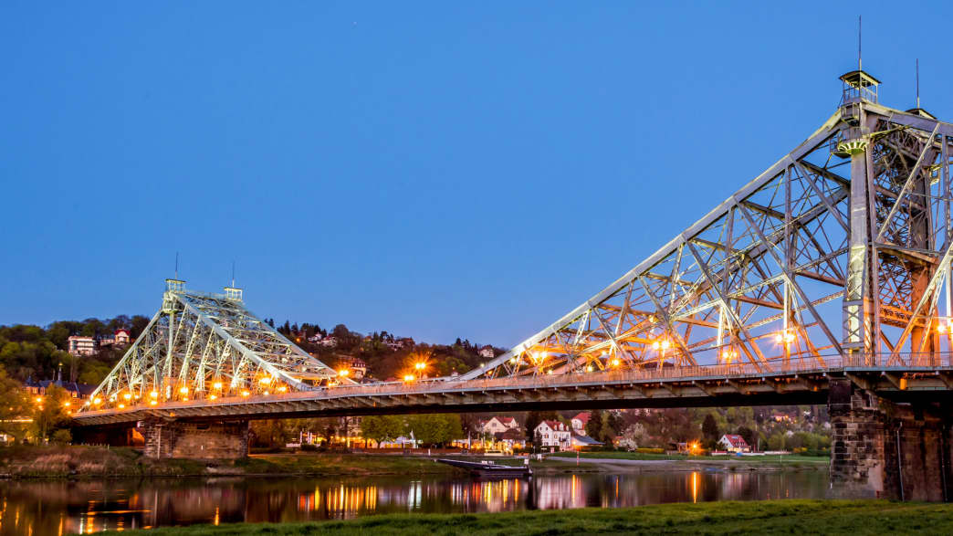 Die Loschwitzer Brücke in Dresden auch Blaues Wunder genannt