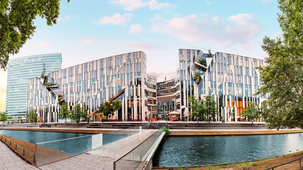 Stadtansicht von Düsseldorf mit dem bekannten Kö-Bogen