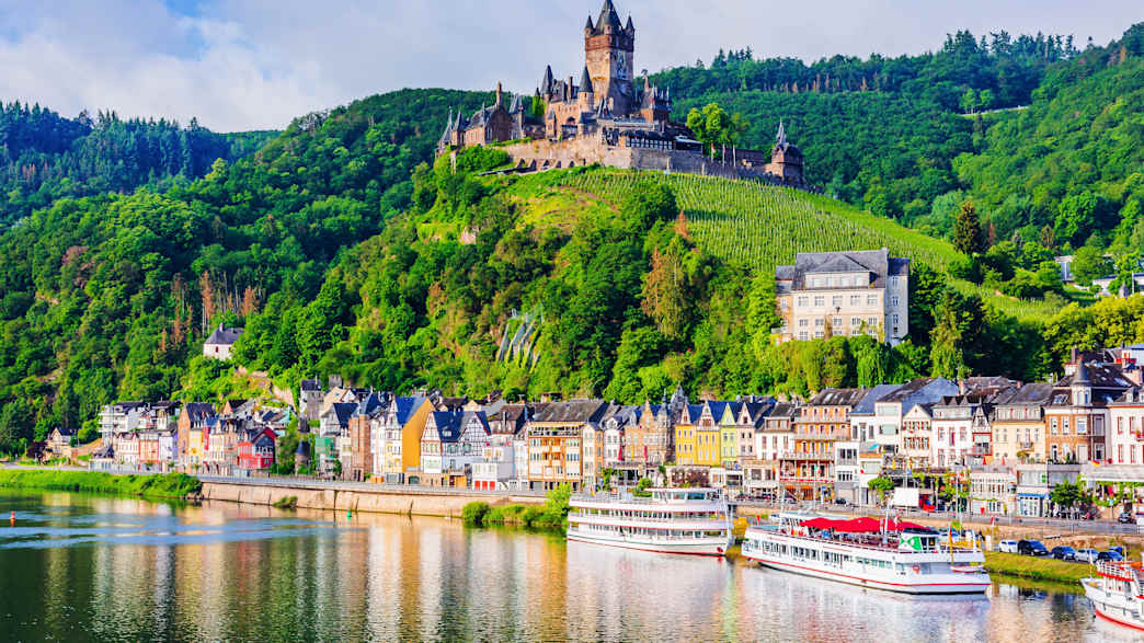 Die Altstadt von Cochem in der Eifel mit Blick auf die Reichsburg