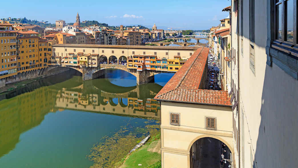 Blick auf den Vasari Korridor in FLorenz