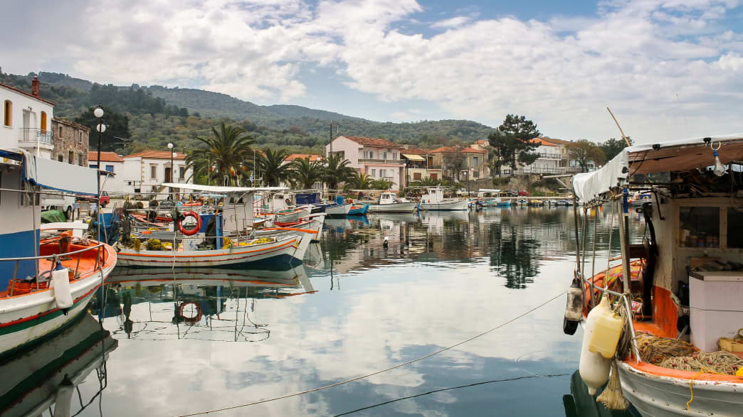 der Hafen von Skala Polichnitos