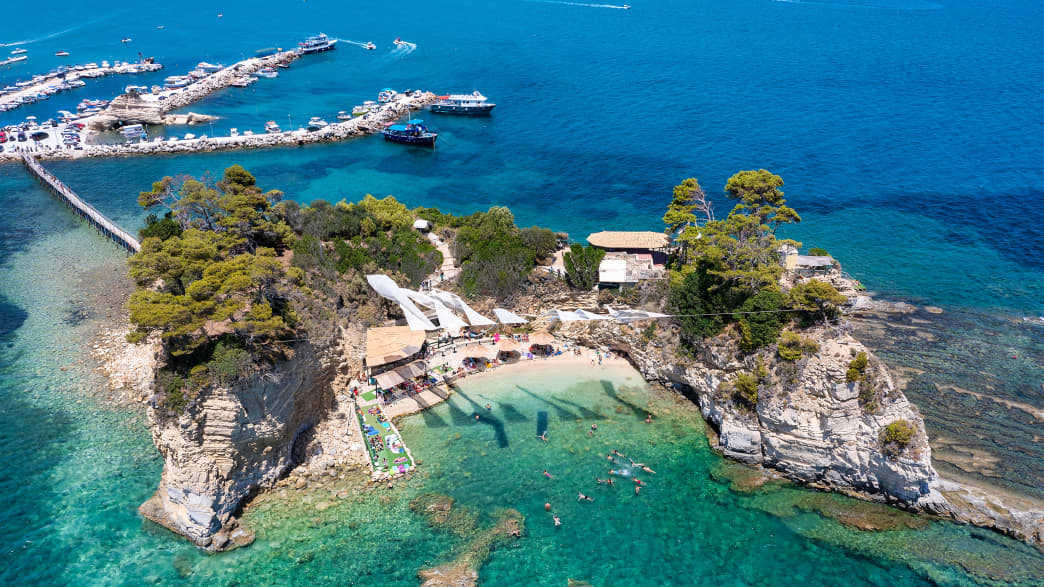 das türkisblaue Meer bei Laganas
