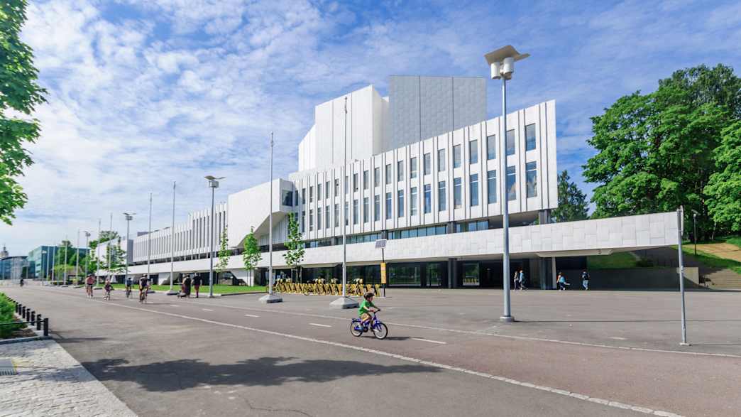 Außenansicht des Finlandia Talo in Helsinki