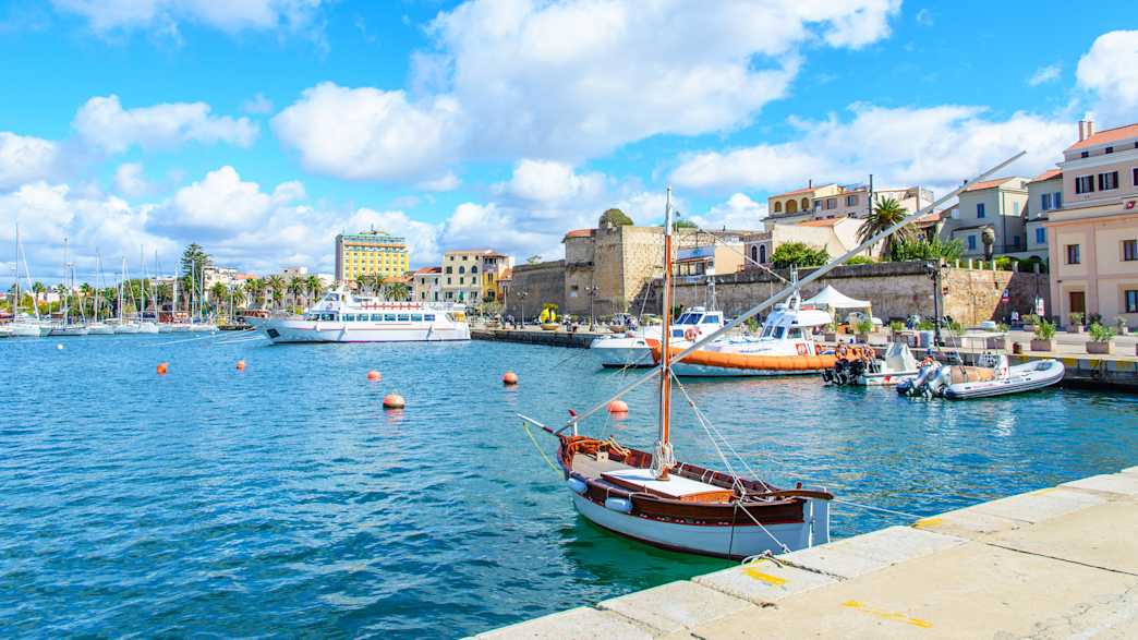 Promenade in der Stadt Alghero auf Sardinien