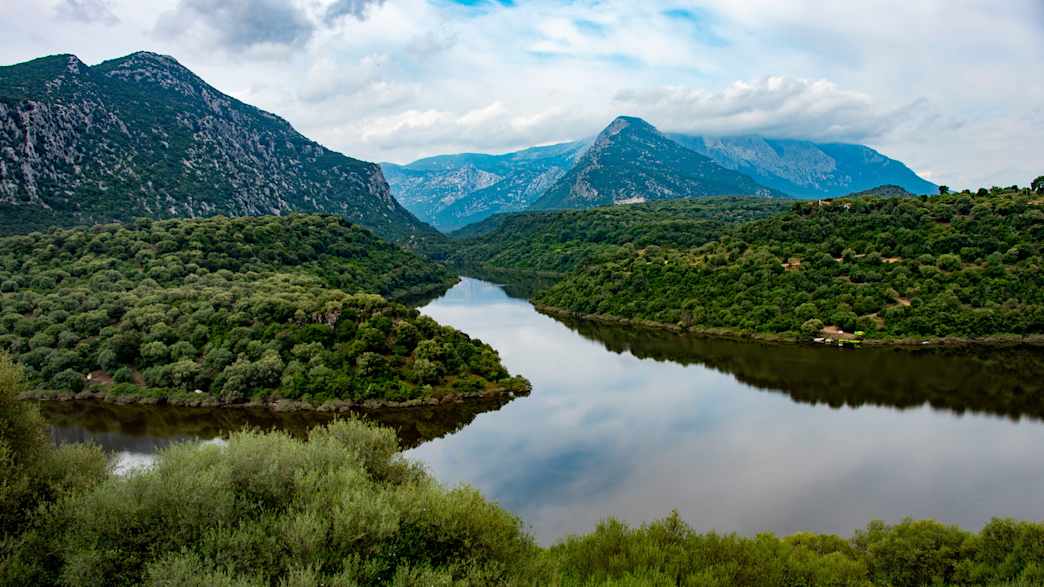 Blick auf den Lago del Cedrino auf Sardinien