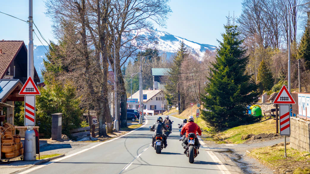 Motorradfahrer am Großen Arber in Bayern