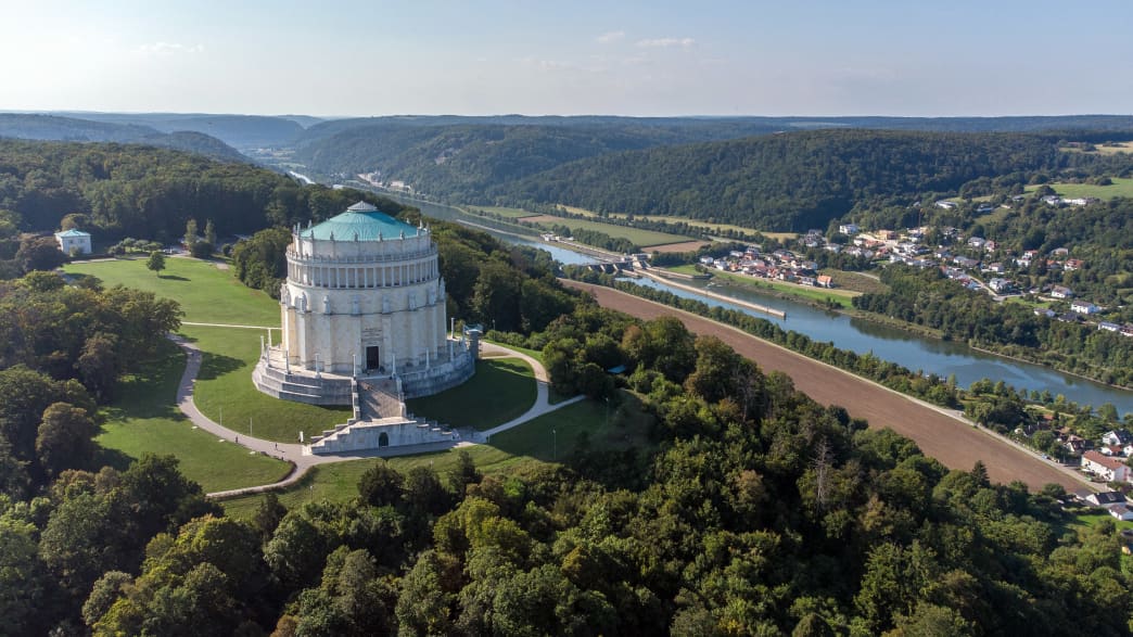 Luftaufnahme der Befreiungshalle in Kelheim