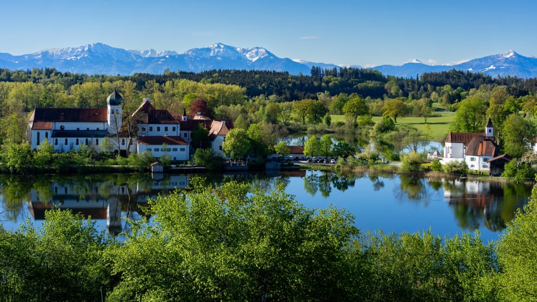 Blick auf das Kloster Seeon