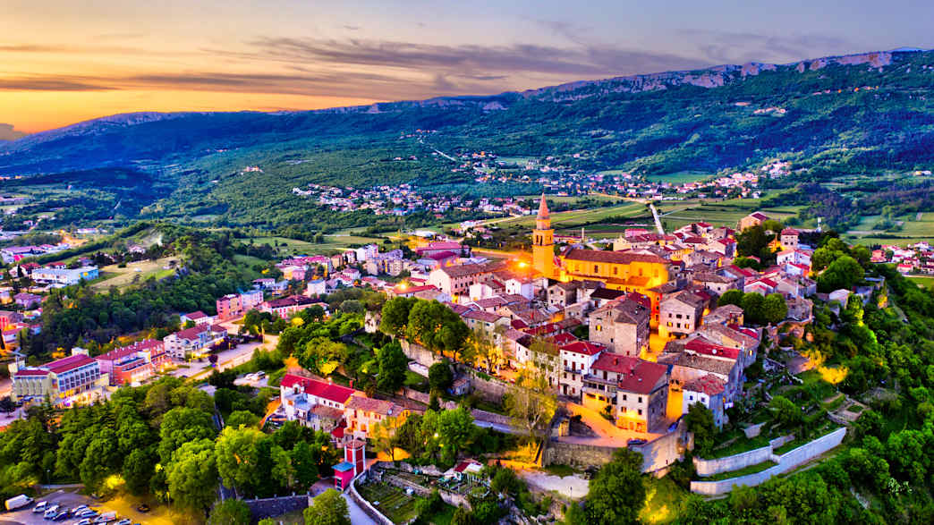 Abendstimmung in der kroatischen Stadt Buzet