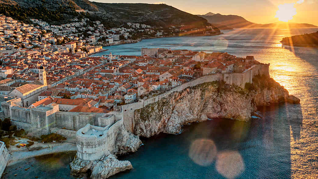 Sonnenaufgang über dem Meer bei Dubrovnik