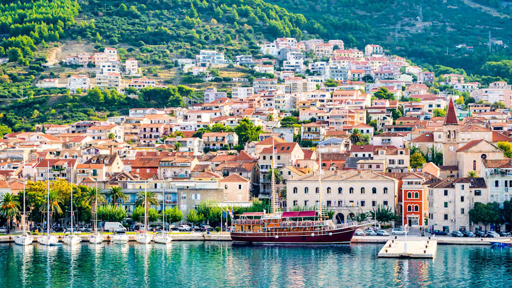 Blick vom Merr auf den haven von Makarska