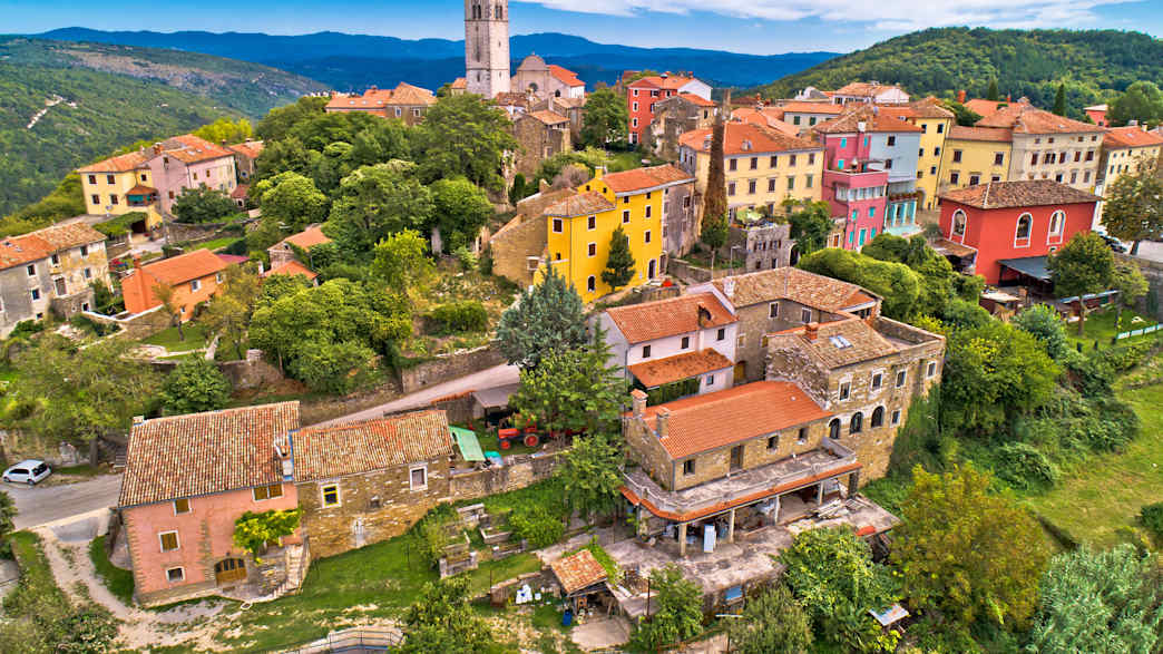 Das Dorf Oprtalj in Kroatien