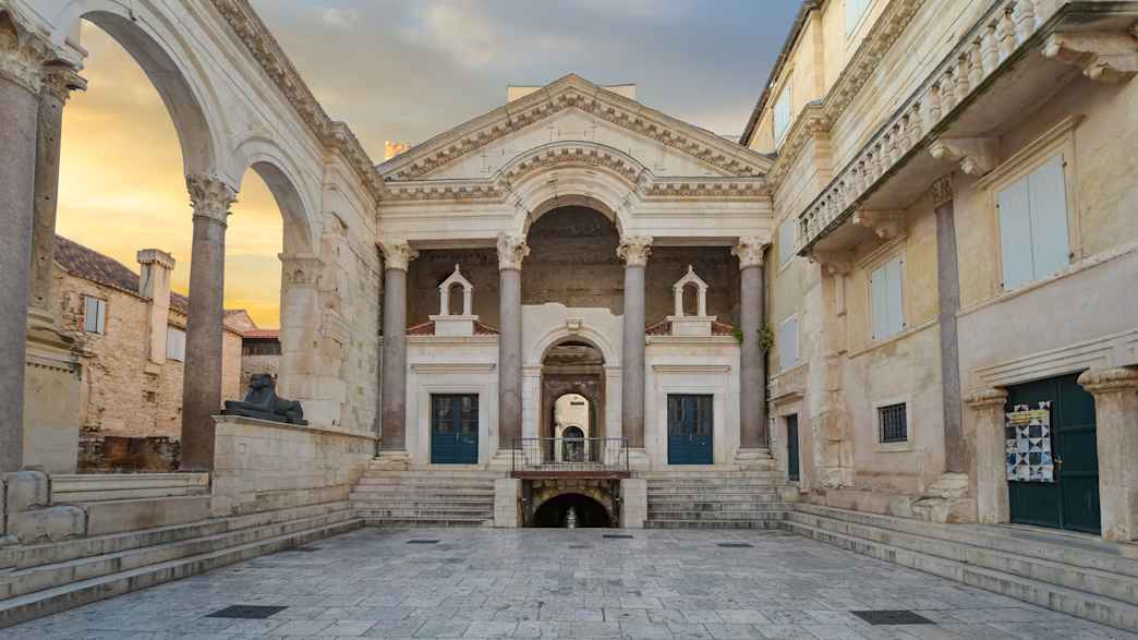 Der Diocletian's Palast am frühen Morgen in Split