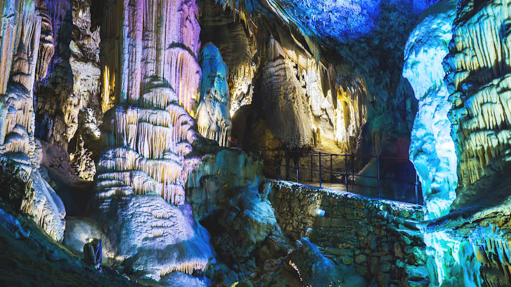 Die Postojna Tropfsteinhöhle in Slovenien