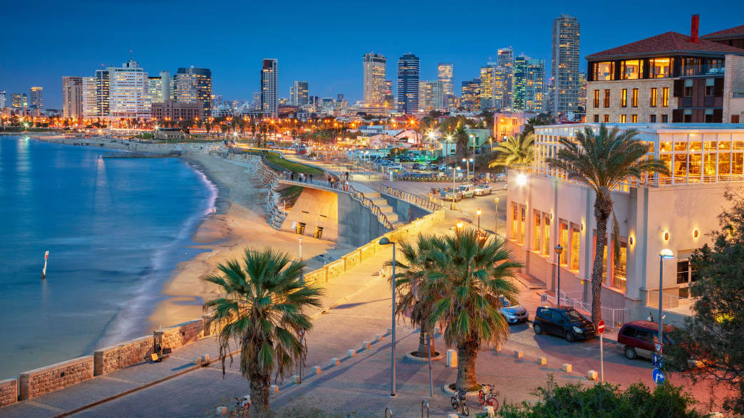 Blick auf Tel Aviv bei Nacht